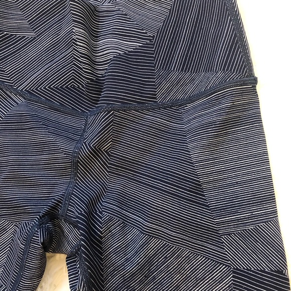 Lululemon W6AI3S Hi-Rise Wunder Under Crops Size 4 - Picture 5 of 6